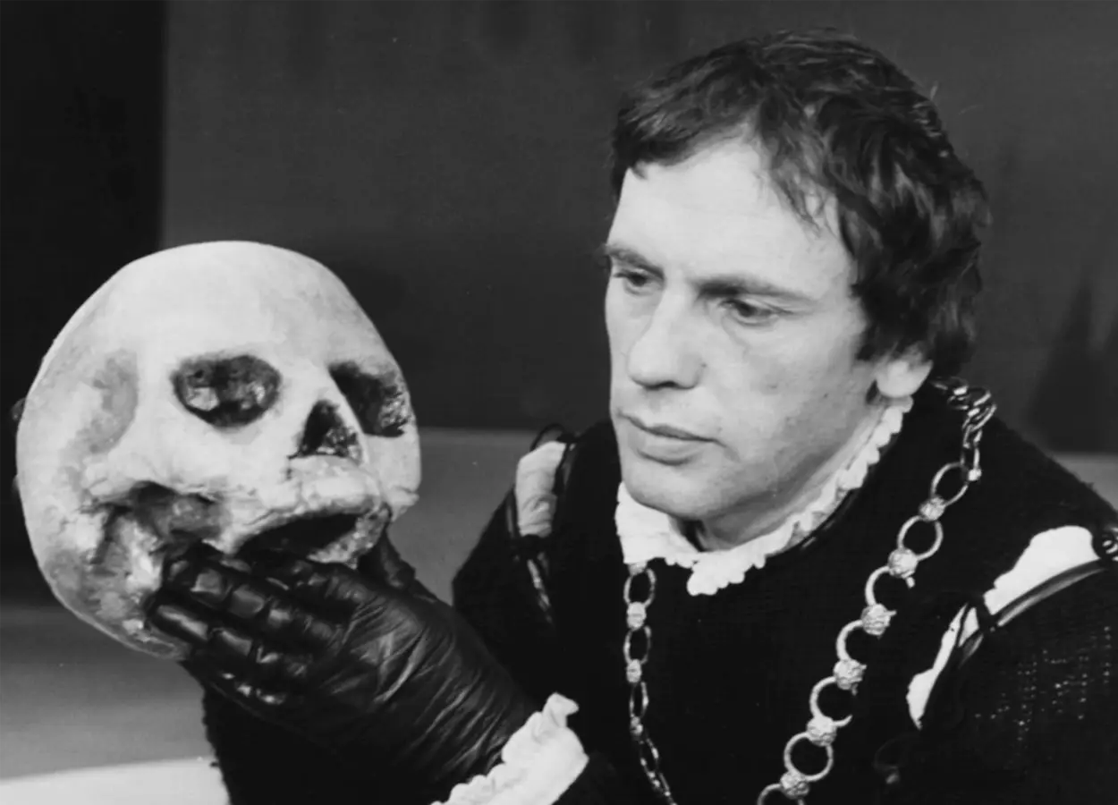 Hamlet y la convivencia con la muerte